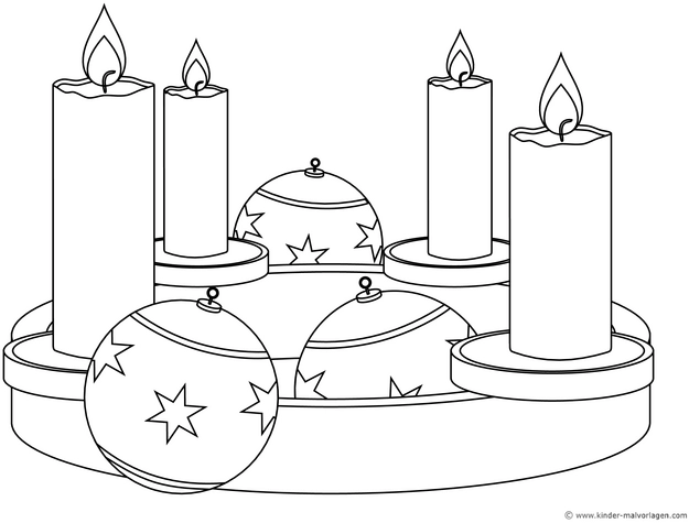 adventskranz-mit-vier-kerzen-und-weihnachtskugeln
